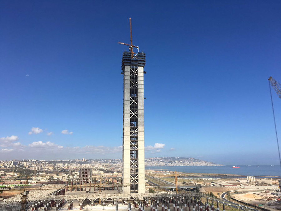 Chinese construction team builds mosque with tallest minaret in Africa