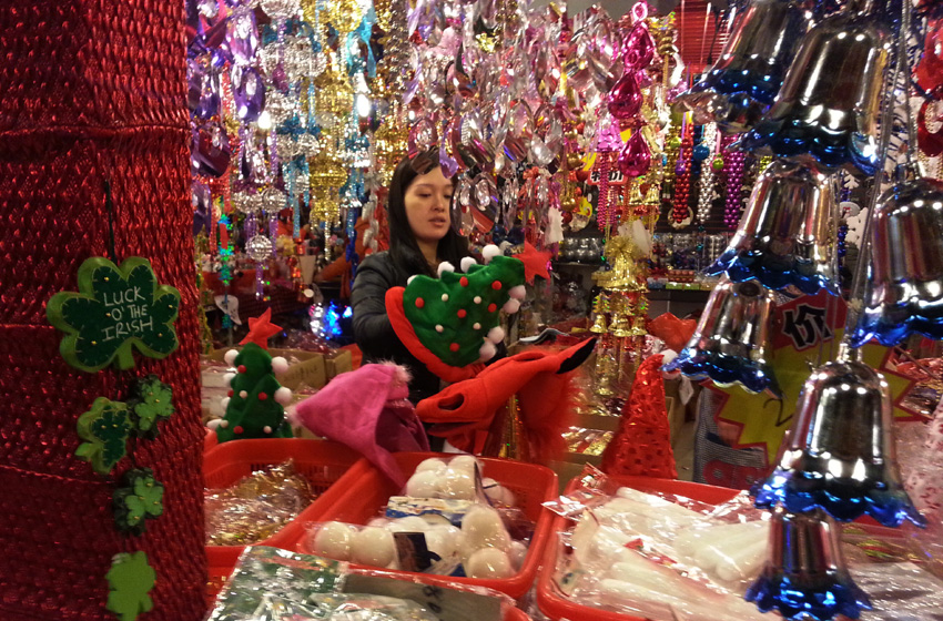 Christmas sales attract customers in China