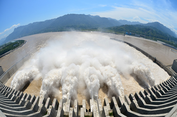 Three Gorges Dam boosts economy
