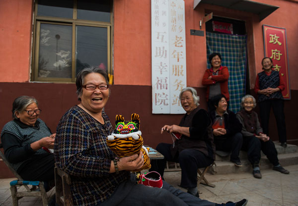 China unveils unified pension system