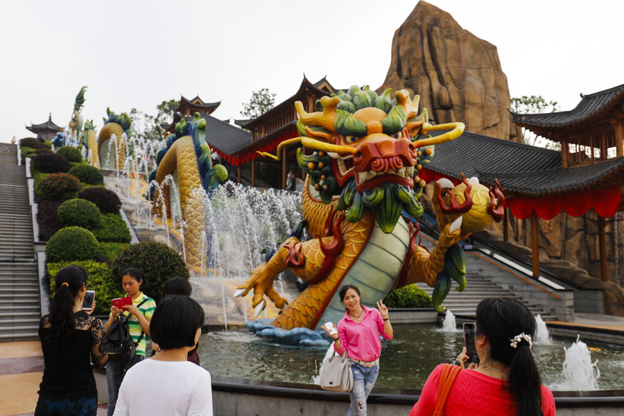Wanda opens theme park to rival Disney