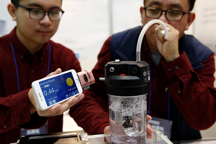 Cutting-edge gadgets on display at Tokyo's Wearable Expo