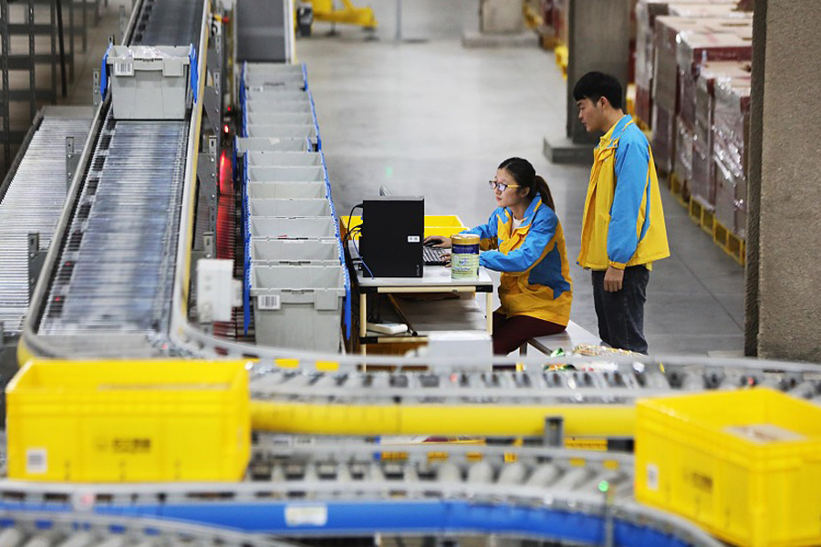 Walking into e-commerce giants' intelligent warehouses