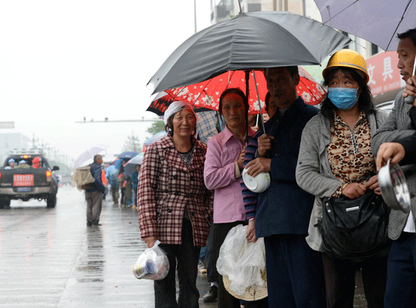 Daily life hampered by rain after quake