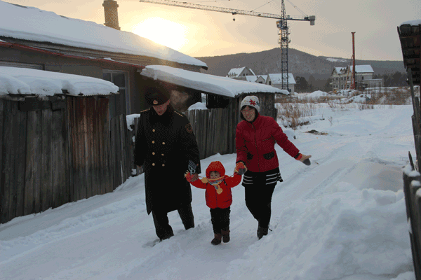 Love conquers hardships in bitter-cold border village