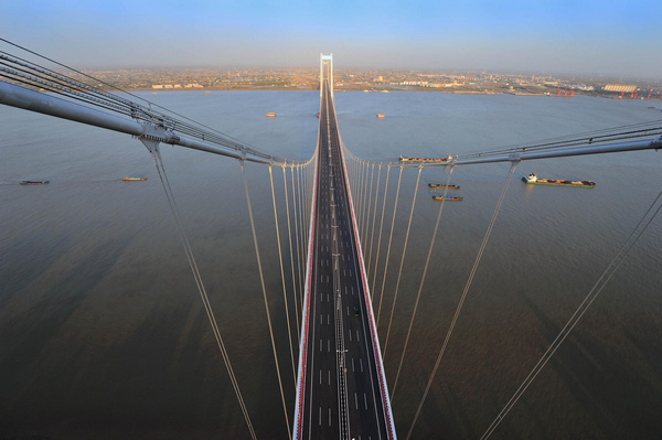 Eighth Yangtze highway bridge opens in Jiangsu