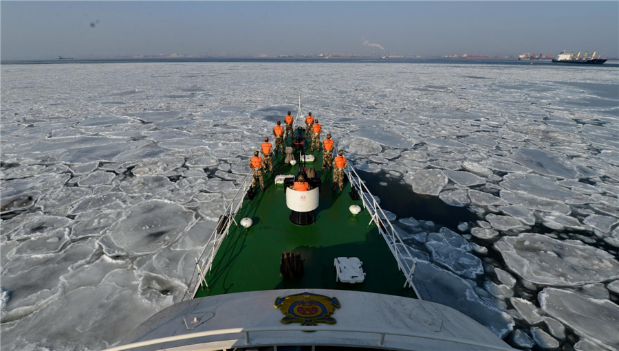 Cold snap creates thick sea ice in Bohai Bay