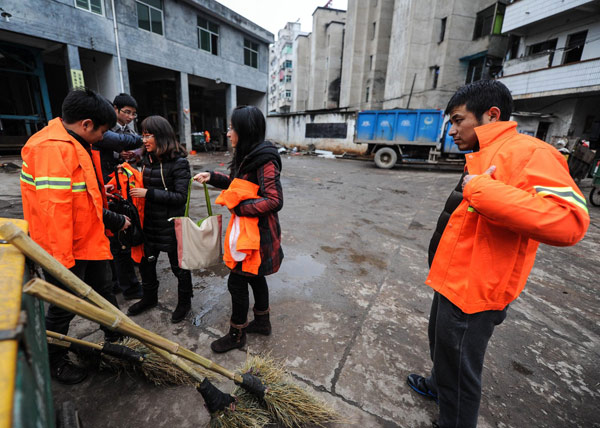Civil servants allocated to clean streets