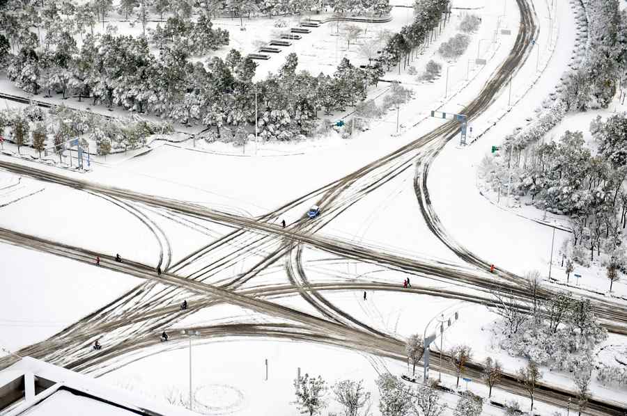 Snowfall hits cities in eastern and central China