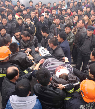 Vehicle pile-up kills 3, injures 13 in C China