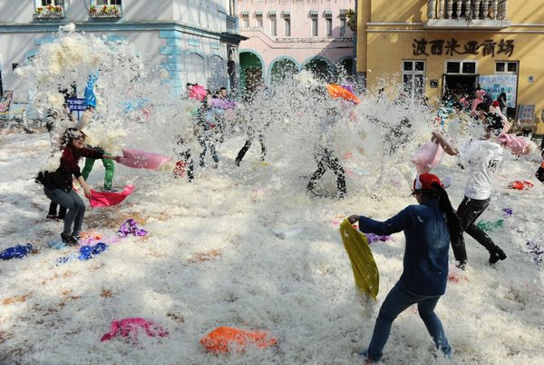 Pillow fight held to mark Int'l Women's Day