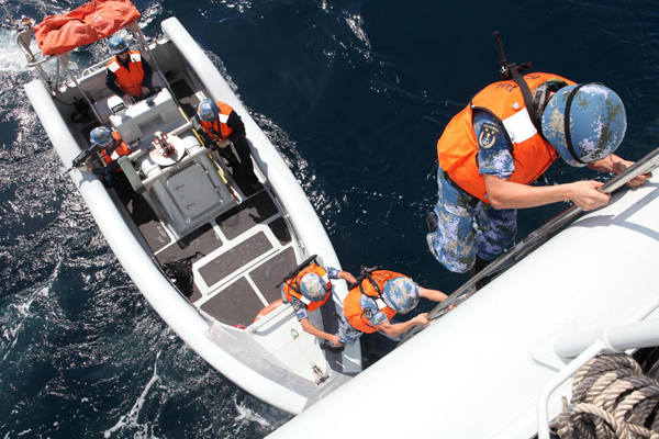 Navy commandos conduct anti-piracy drill