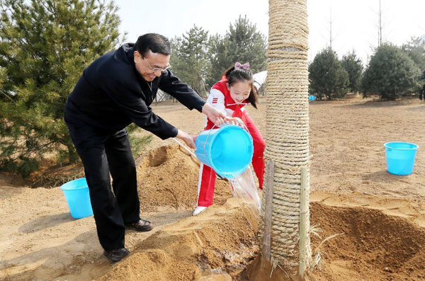 Top leaders join in tree planting event