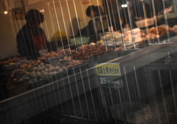Poultry cages lay empty in H7N9 crackdown