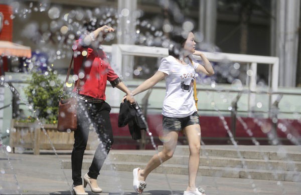 Heat wave hits China cities