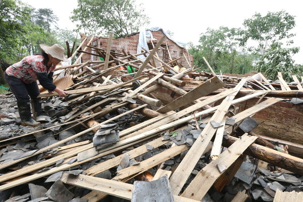 Tornado in S China damages 1,000 homes