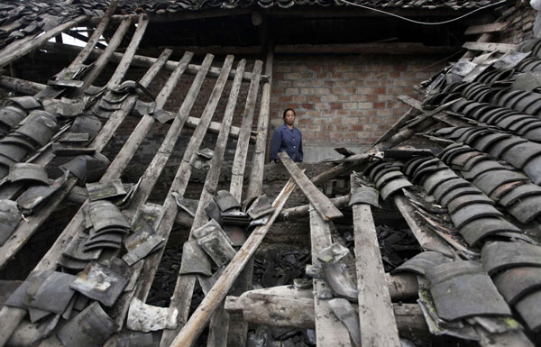 Quake-affected people lose homes