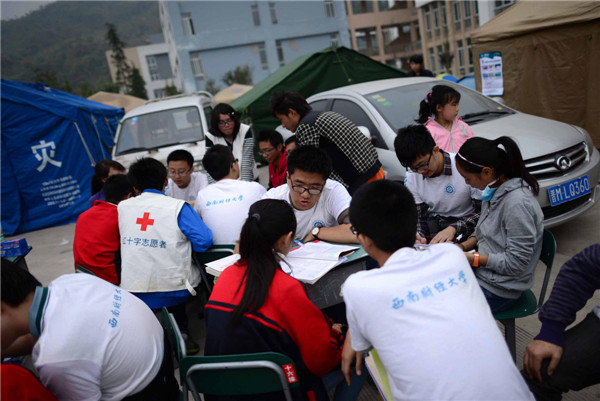 'Tent schools' open after quake