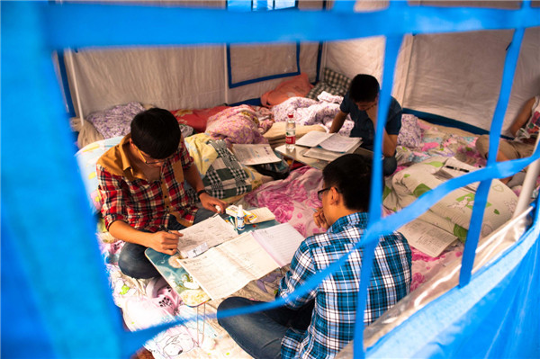 'Tent schools' open after quake