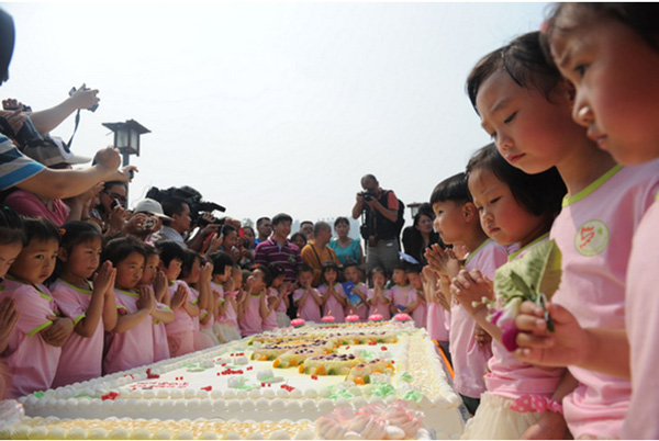 108 'quake babies' celebrate birthday at temple