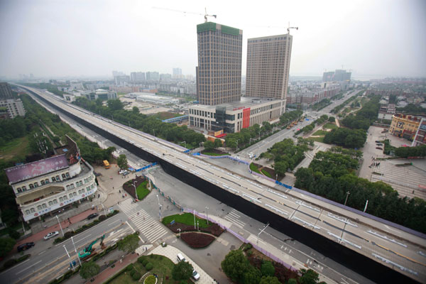 Blowing bridges in Wuhan