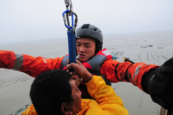 Stranded fishermen rescued in E China