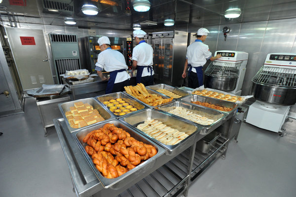 Life below deck on China's first aircraft carrier