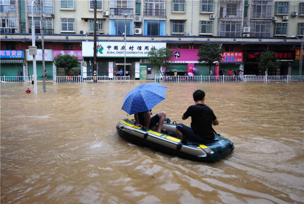 Rainstorm brings flood in South China