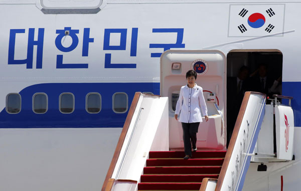 ROK president arrives in Beijing for visit