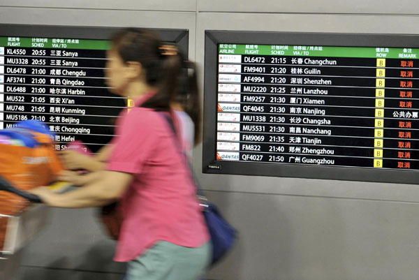 Storm strands passengers at Shanghai airports