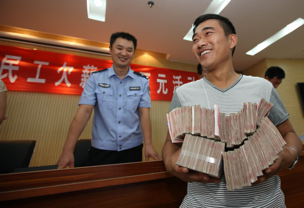 Police help workers recover wages in E China