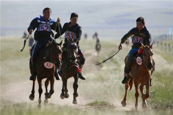 White Horse Festival held in Inner Mongolia