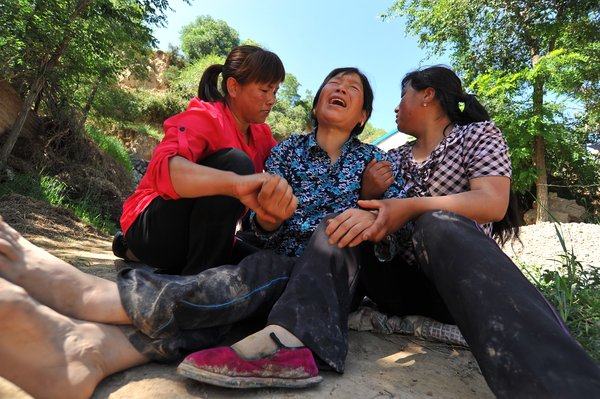 Villagers' looks after earthquake in NW China