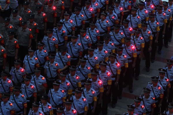 Shoulder lights to make police more visible