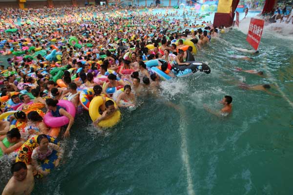 People cram in water pool to cool off