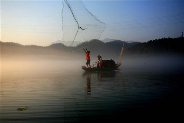Fisherman's day begins on Xin'an River