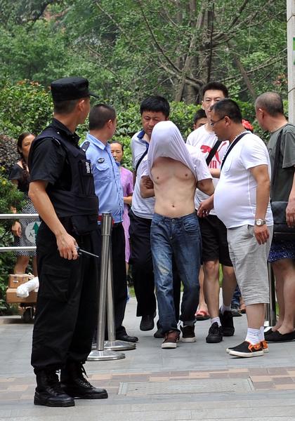 Suspects in gunfight with Chengdu police