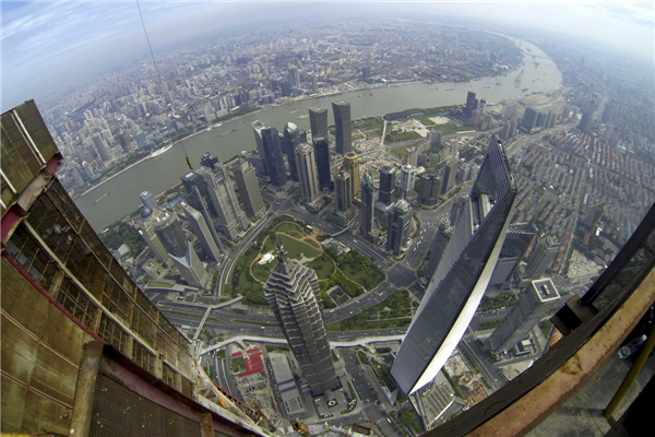 World's 2nd tallest building tops out in China