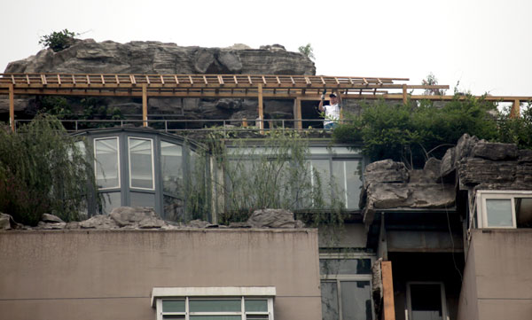 Demolition work starts on rooftop villa structure