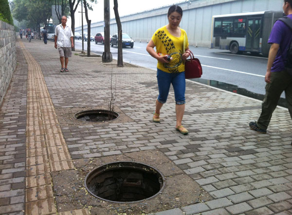 Uncovered manholes unnerve Beijingers