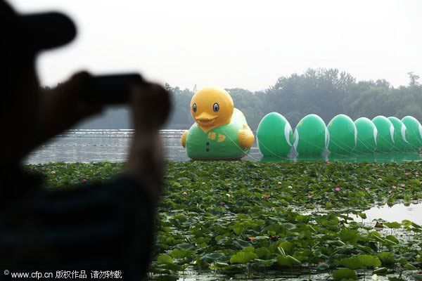 Rubber Duck knockoff in Beijing's Yuyuantan