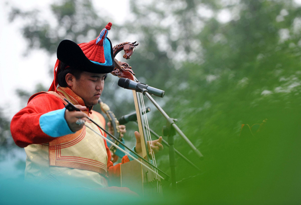 Tujia music shines at intl folk art festival
