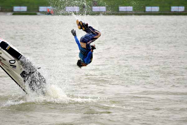Stunt spectacle kicks off rowing championships