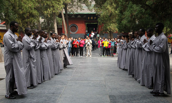 Africans learn kung fu at Shaolin Temple
