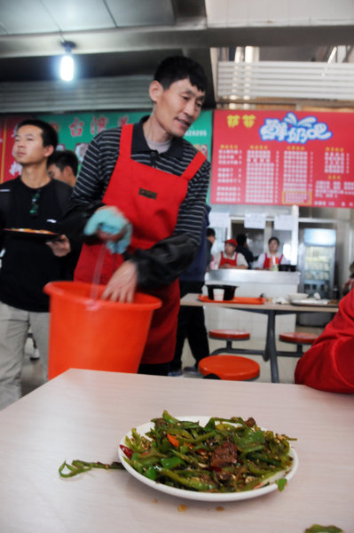 Cleaning up canteen leftovers to save waste