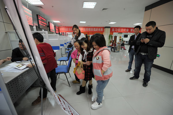 Job fair for little people in SW China city