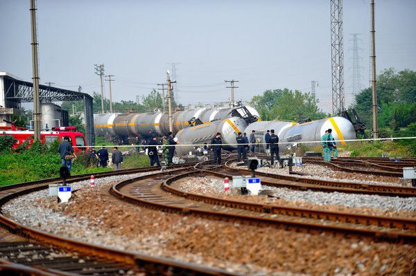 Train carrying chemical derailed