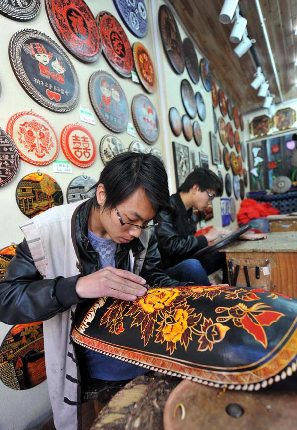 Wood engravings highlight Dongba culture