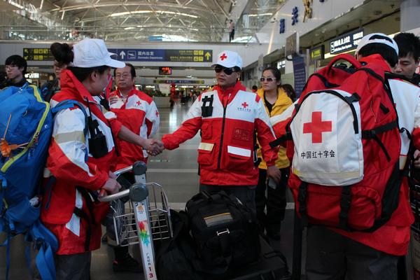 Chinese rescue team leaves for Philippines