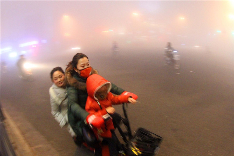 Potent pollution hits 104 Chinese cities